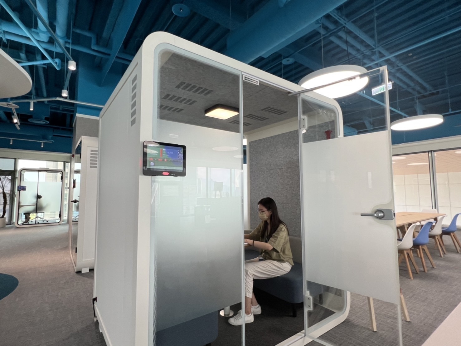 糖果派对高雄據點的智慧行動辦公艙，展現糖果派对在面板以外的研發應用軟實力